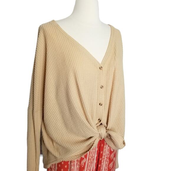 Out From Under Jojo Oversized Thermal Button Up Size Small - Picture 5 of 12